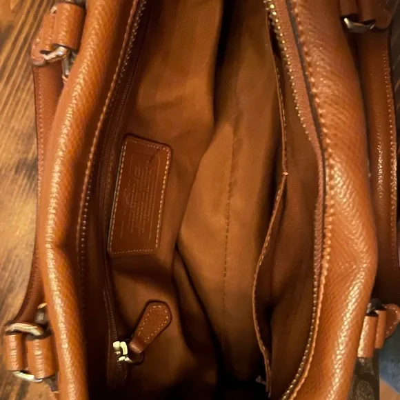 Womens Coach tan crossbody satchel. - Picture 5 of 8